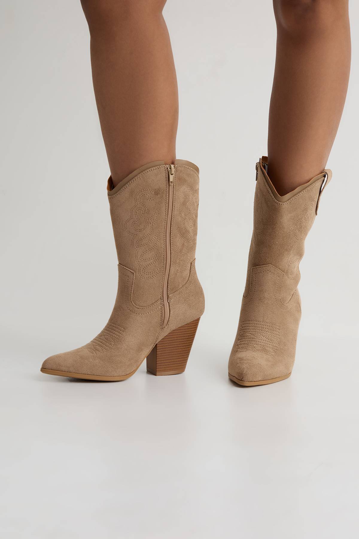 boohoo Bottes De Cowboy Western Mi-mollet En Synthétique Brodée