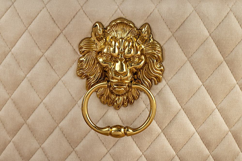 Barock Stuhl CASTLE DELUXE beige Samt gold Edelstahl mit Löwenkopf Ziernieten