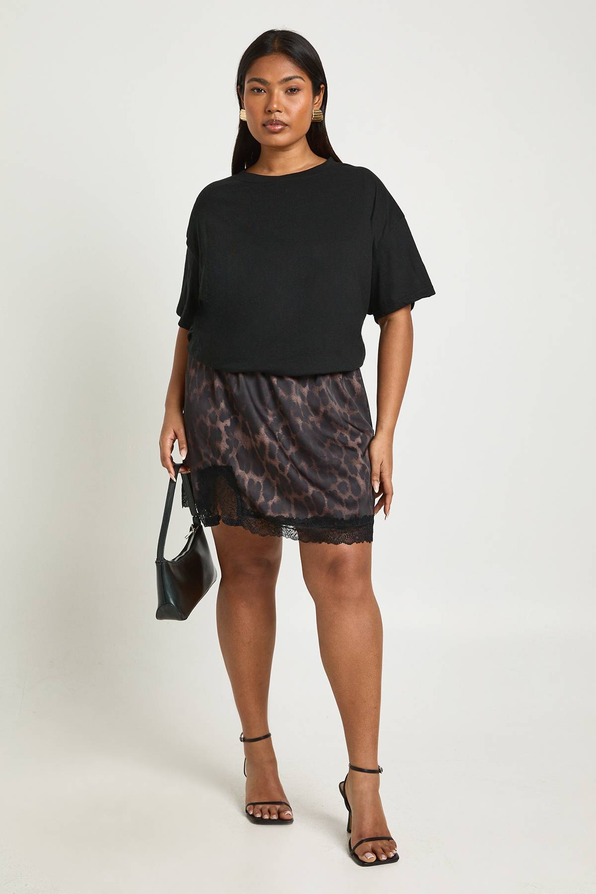 boohoo Mini-jupe Grande Taille en Satin Léopard avec Bordure en Dentelle