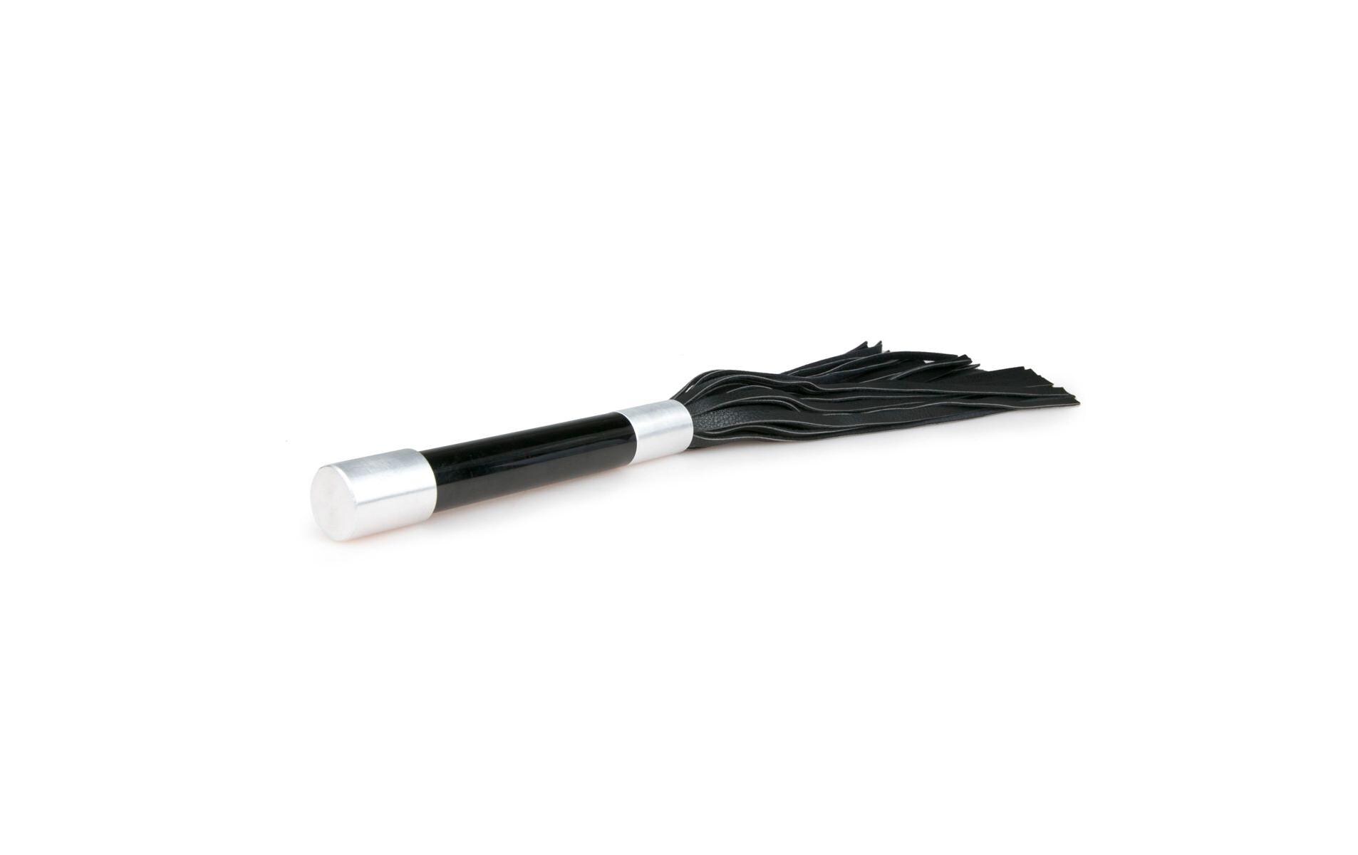 Riemenpeitsche mit Metallgriff SchwarzHochwertiges Sextoy für erotische Bondage-Spiele