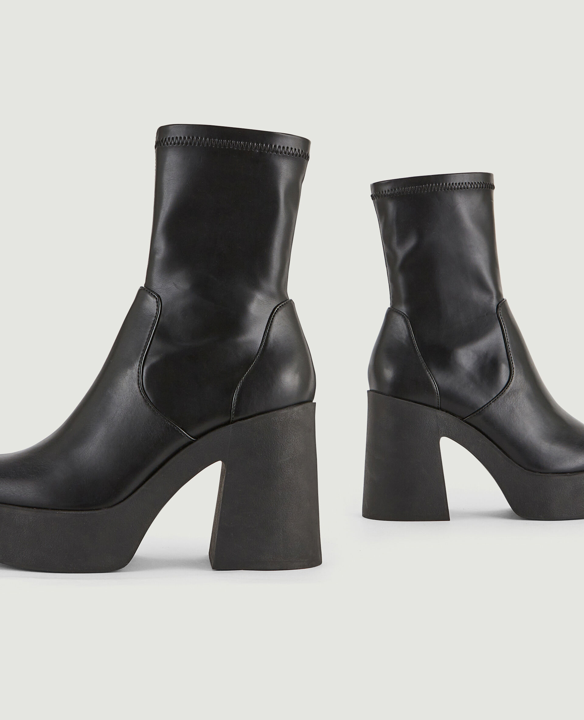 Boots plateforme à talon bouts carrés - Noir