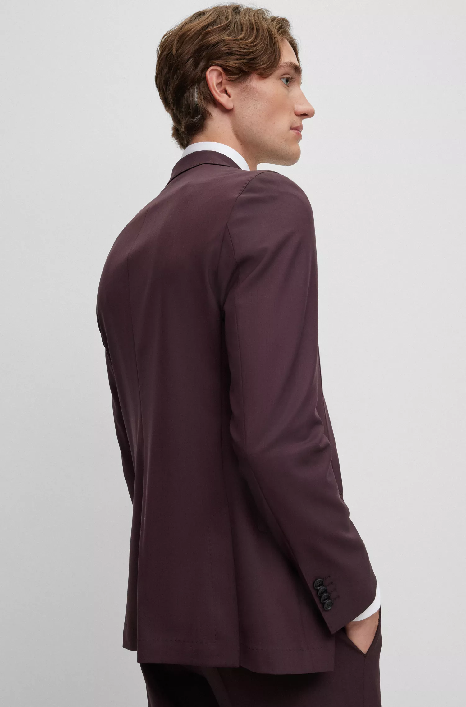 Terno BOSS preto slim fit em lã mesclada elástica.