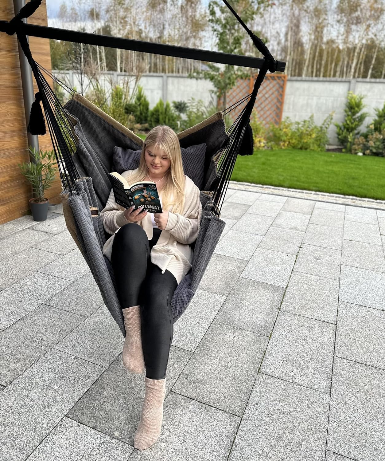 Izabell Hängesessel mit Großen Kissen – XXL Schaukelstuhl und Hängematte für Indoor & Outdoor – Coffee Swing aus Jutesäcken von Kaffeeröstereien