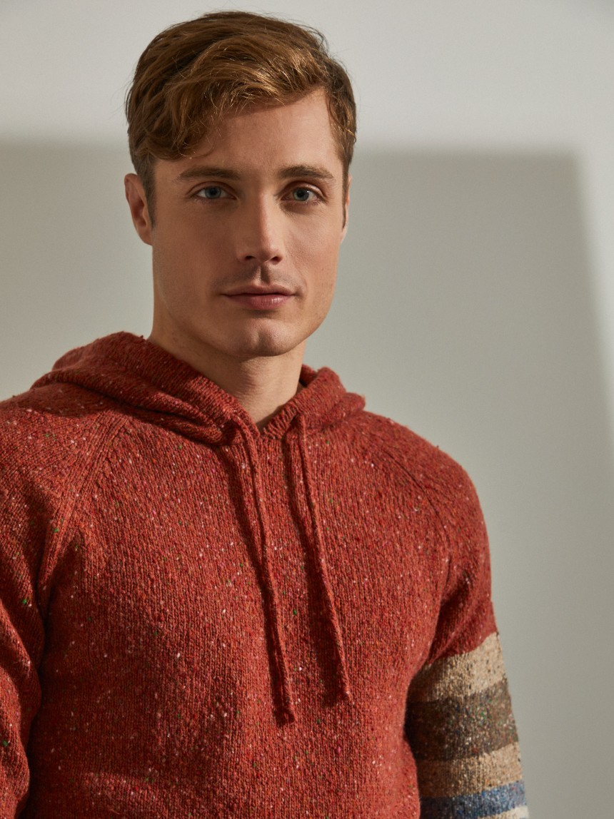 Camisola de malha com capuz