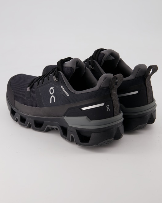 ON Running Cloudwander Waterproof Sneaker in Schwarz