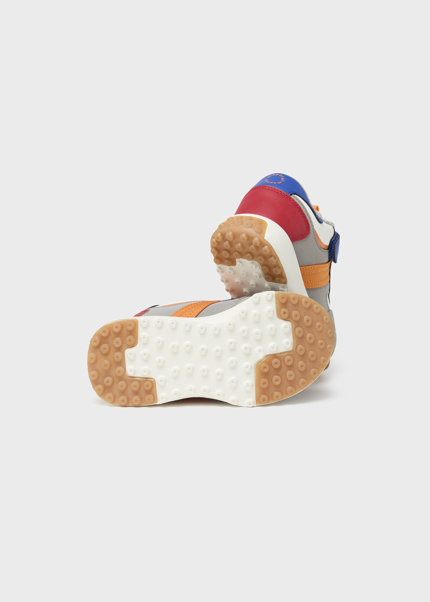 Conjunto esportivo infantil multicolorido