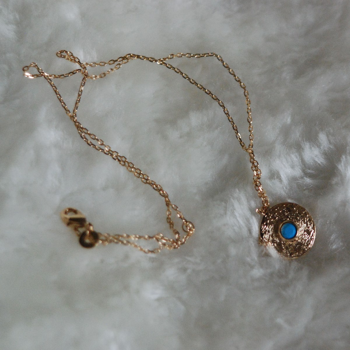 Collier fantaisie martelé pour femme orné d'une pierre bleu turquoise KENZA - Bijoux Privés Discovery