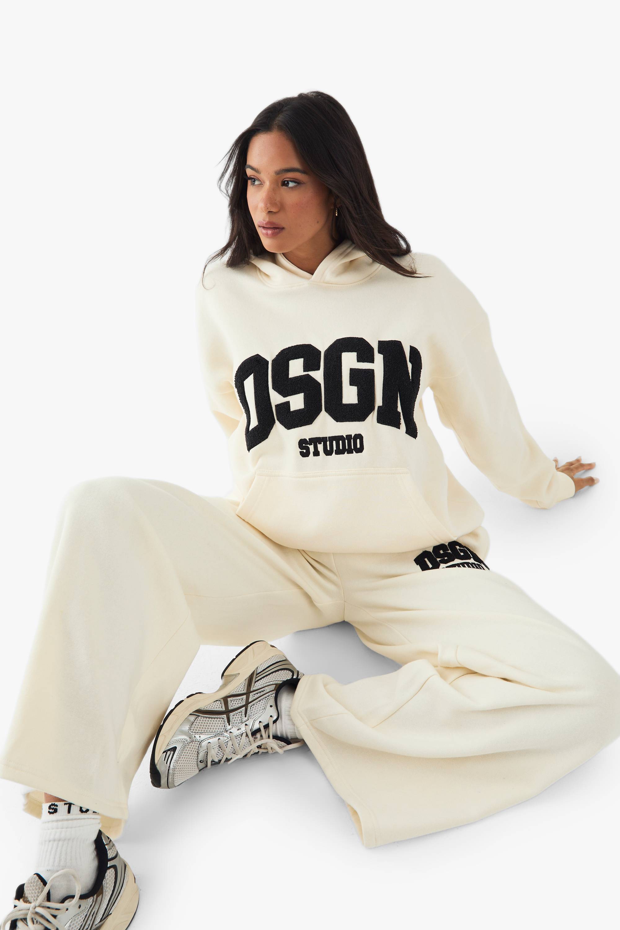 DSGN Studio Jogger droit en tissu éponge avec appliqué