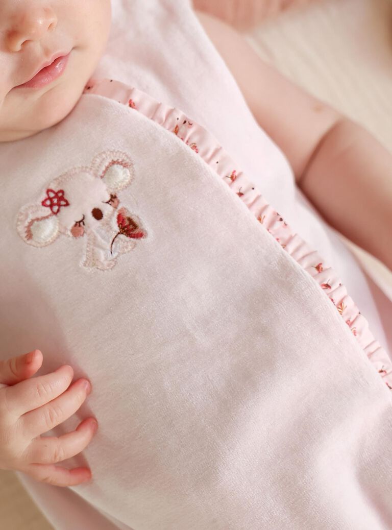 Ensemble grenouillère et gilet rose clair à fleurs