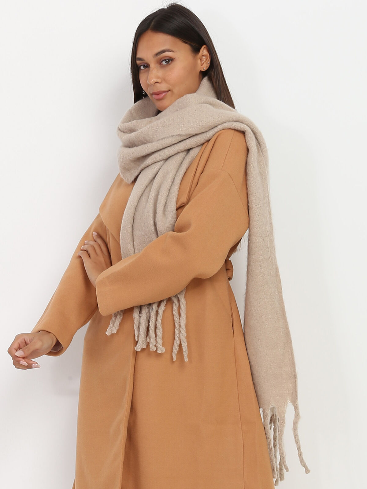 Echarpe duveteuse à franges- Beige