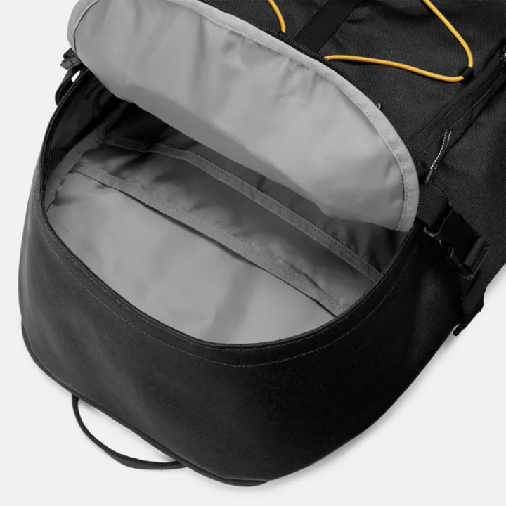 Mochila unissex Outdoor Archive Bungee na cor preta.