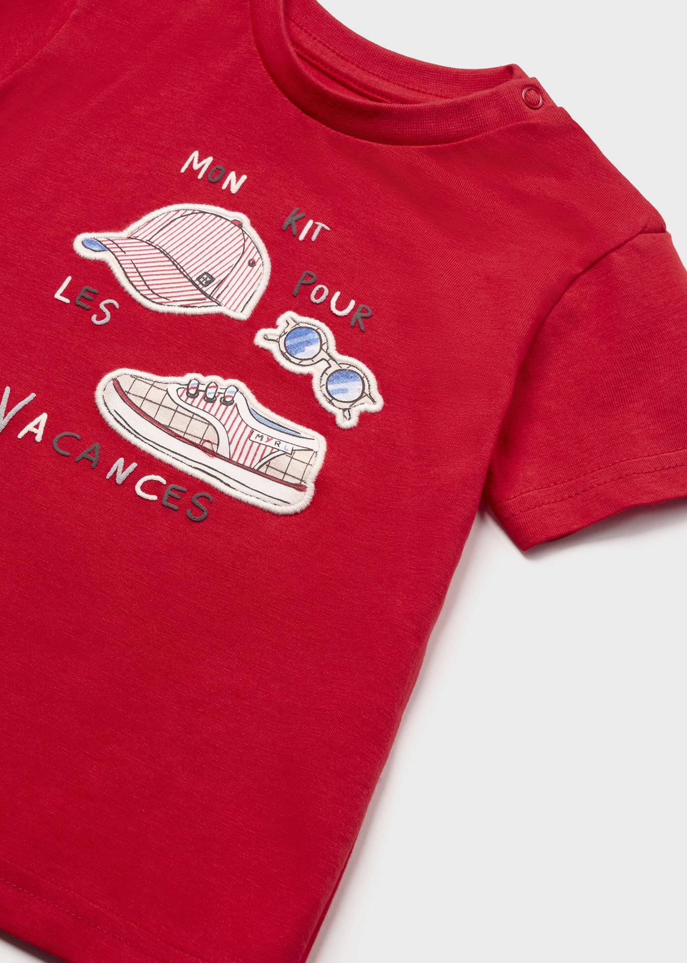 Camiseta infantil com estampa feita em algodão sustentável.