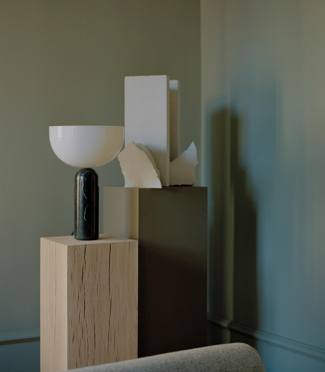 New Works Kizu tafellamp large Gris du Marais