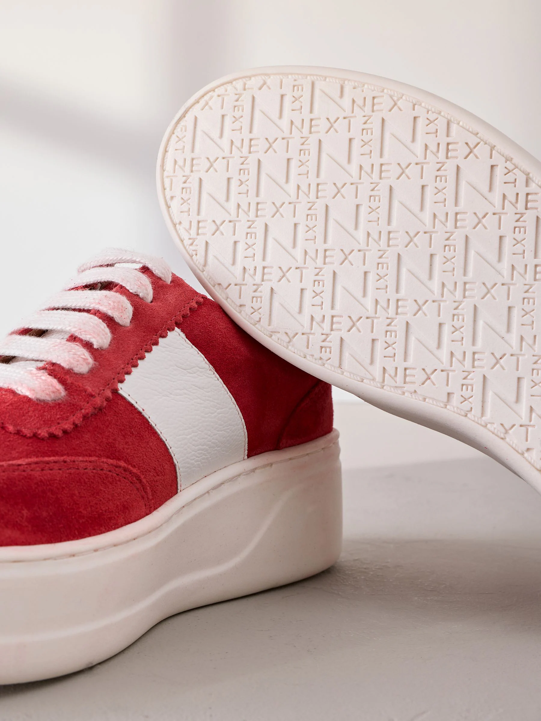 Rood - Signature premium leren sneakers met veters en grove sleehak