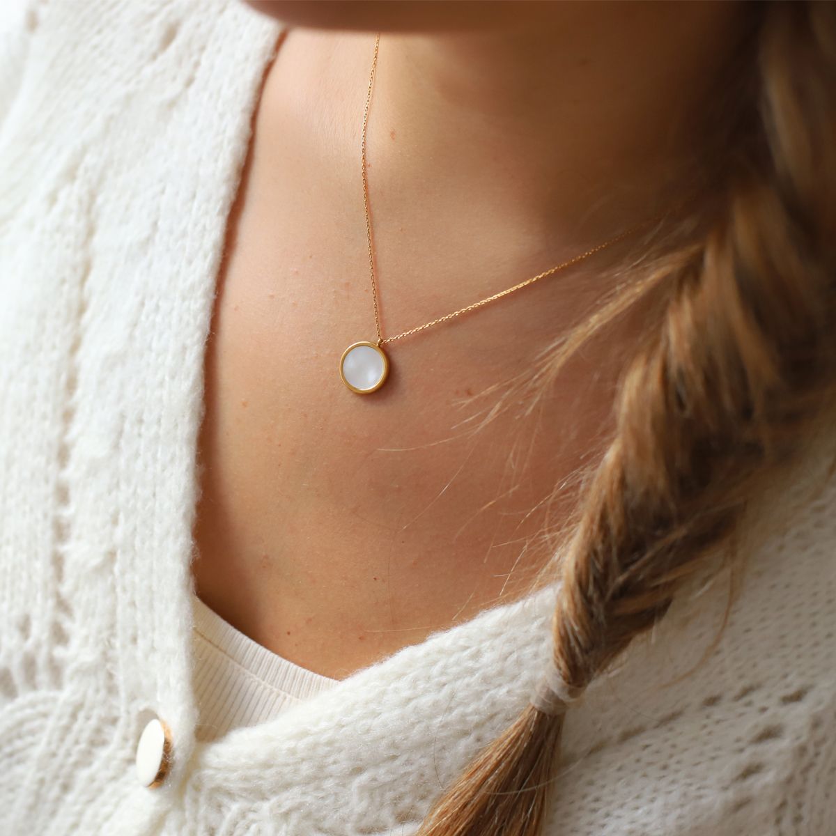 Collier médaillon nacre Maison Suzanne