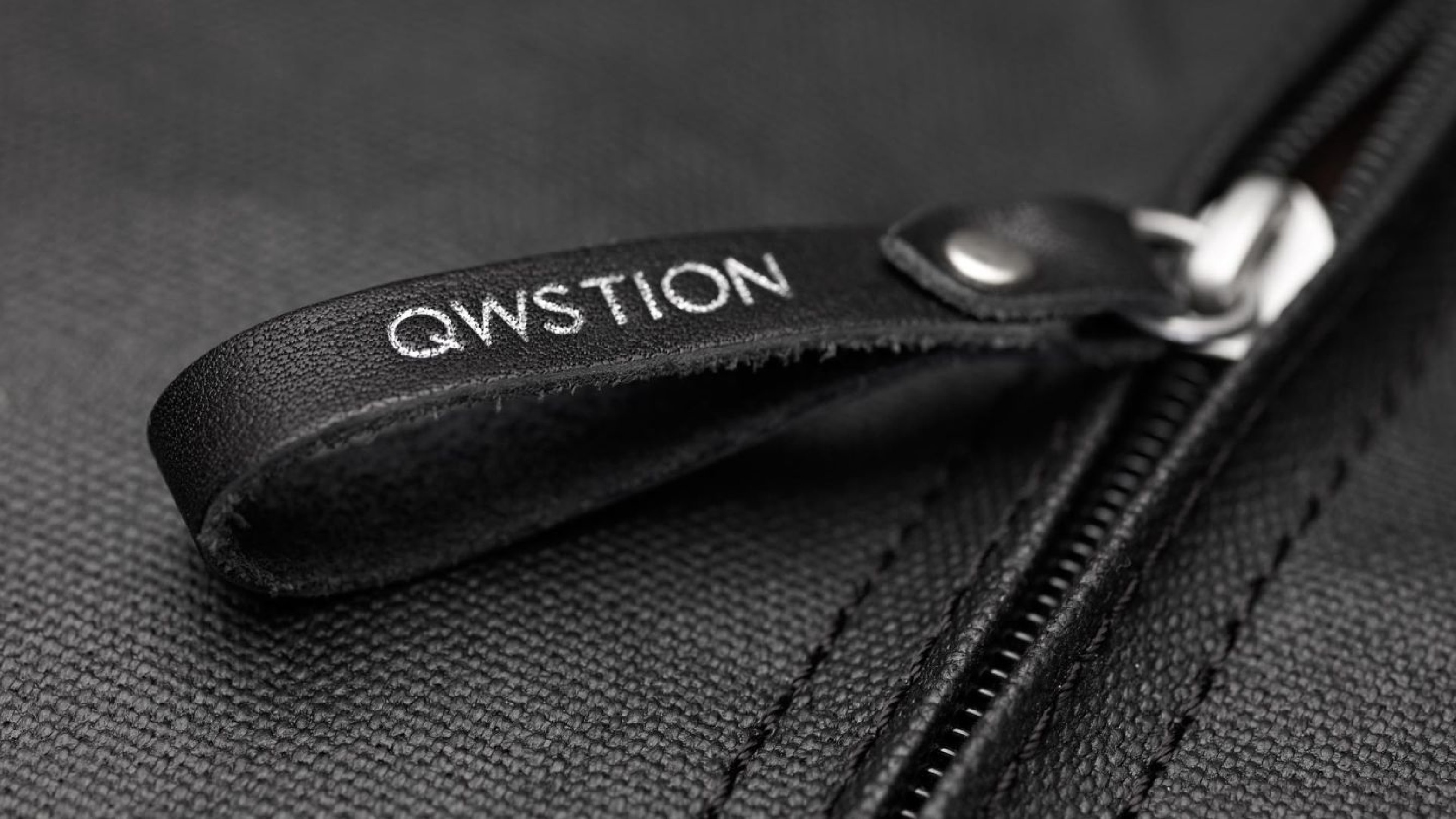 Qwstion Qwstion Small Tote Organic Jet Black