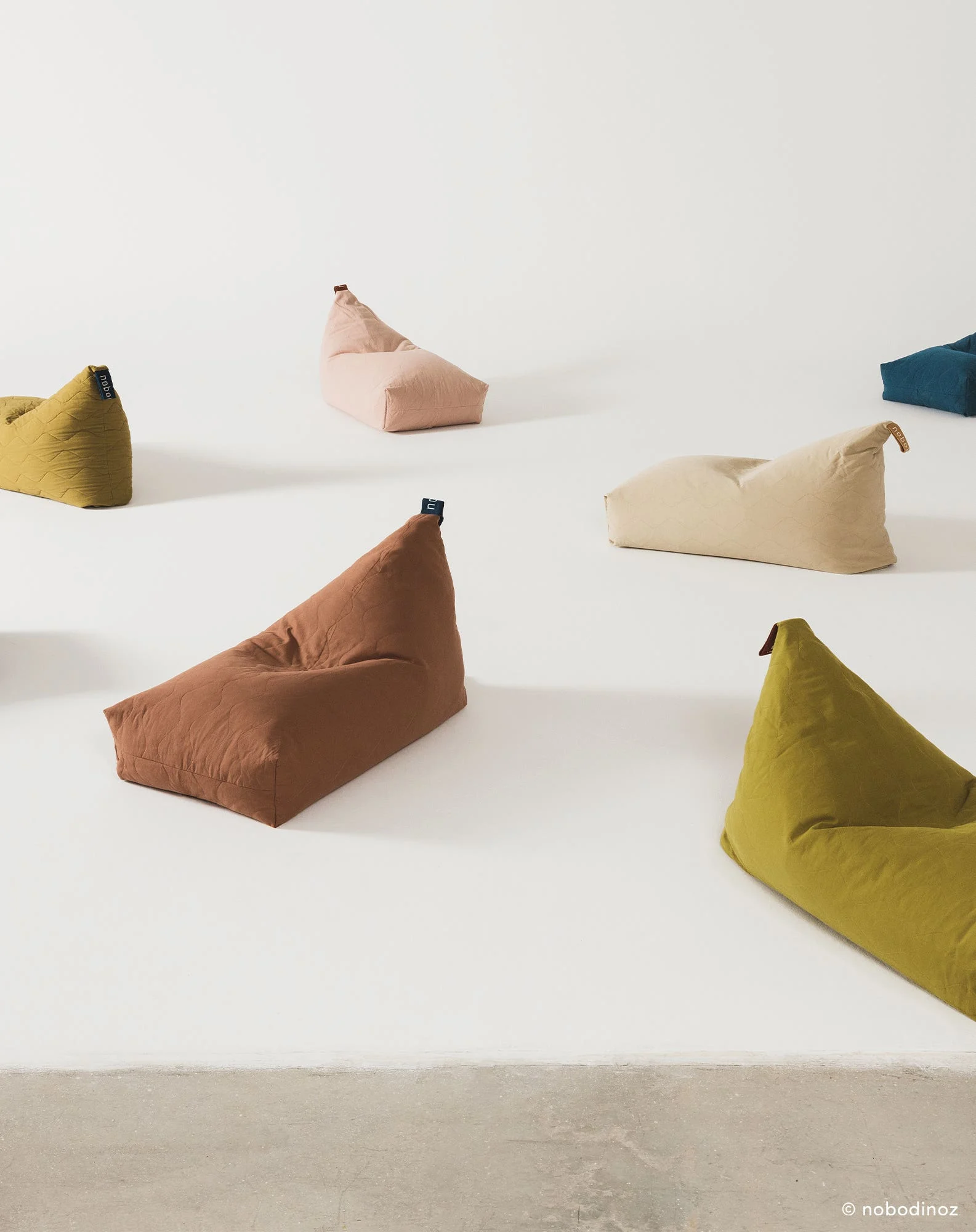 Pouf long matelassé en coton bio lavé - taille enfant - l1n0 | Marron