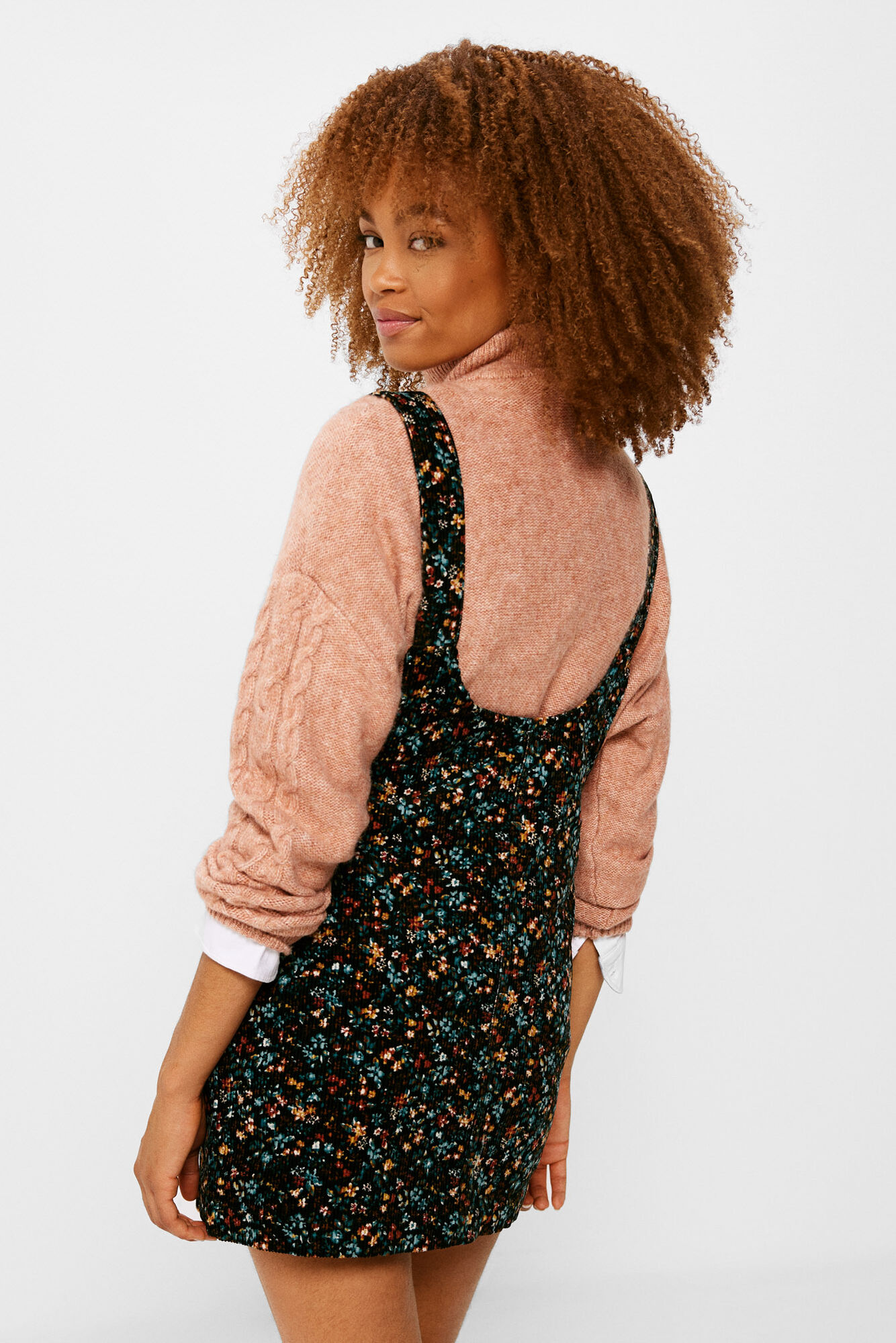 Vestido jardineira estampado