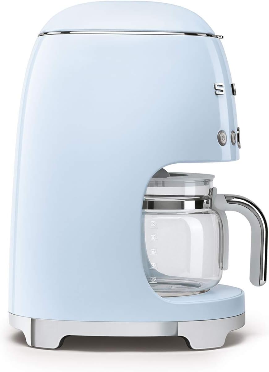 Smeg, DCF02PBEU, Filter-Kaffeemaschine, Aroma und Autostart-Funktion, Glaskaraffe bis 12 Tassen, 2 Intensitätsniveaus, Warmhaltefunktion, 1050W, Pastellblau