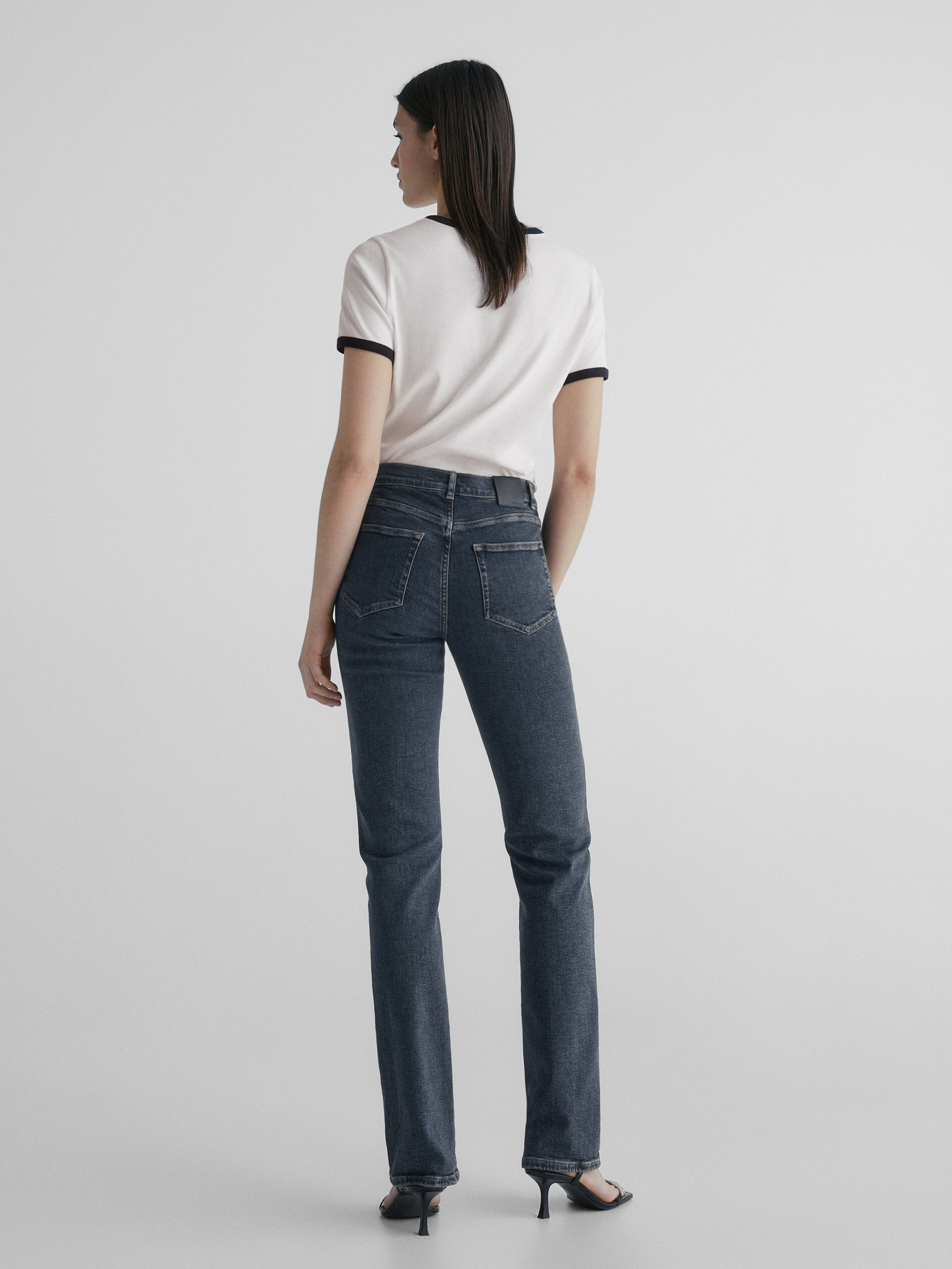 Calça jeans reta de cintura alta com elastano - AZUL MÉDIO