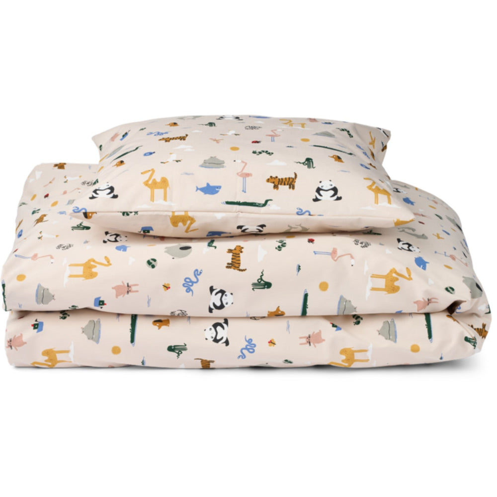 Køb LIEWOOD Around The World / Sandy Carmen Baby Printed Sengetøj