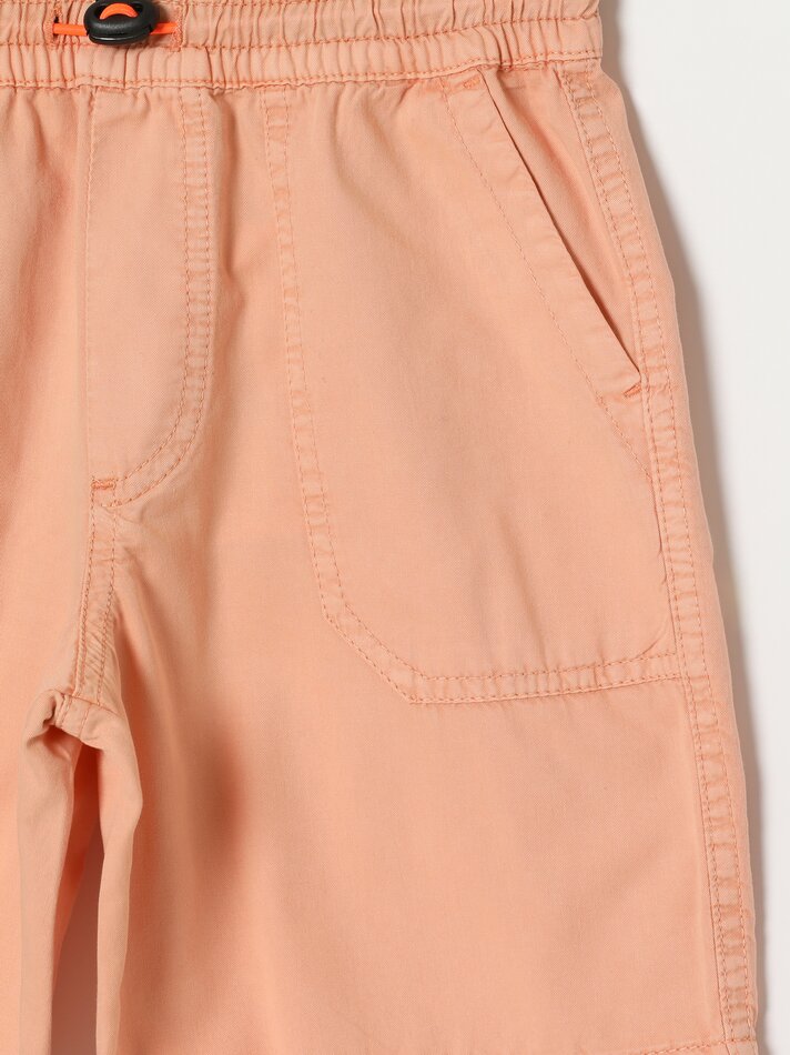 Bermuda jogger com bolsos - Damasco