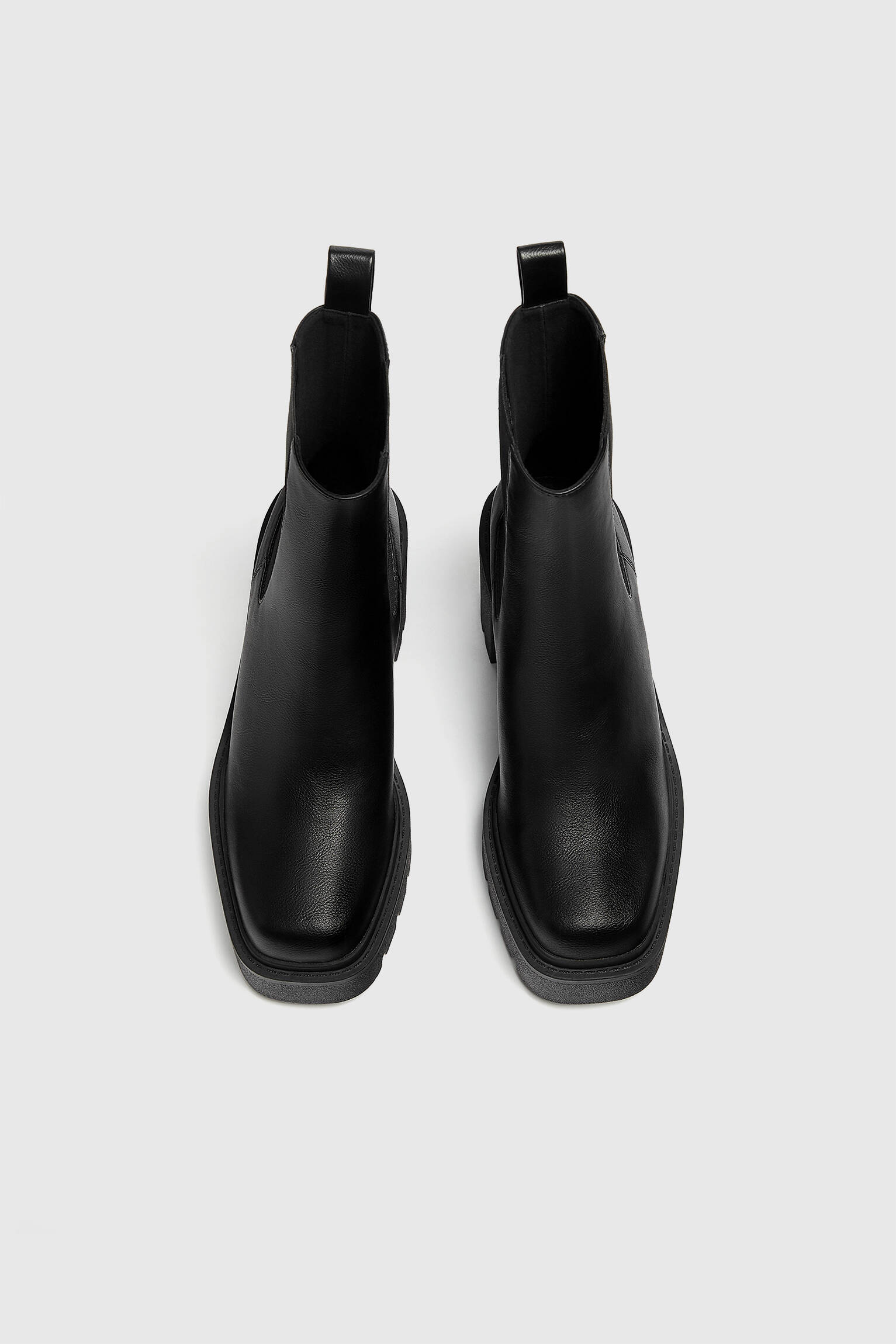 Bota Chelsea de Salto Alto - Preta