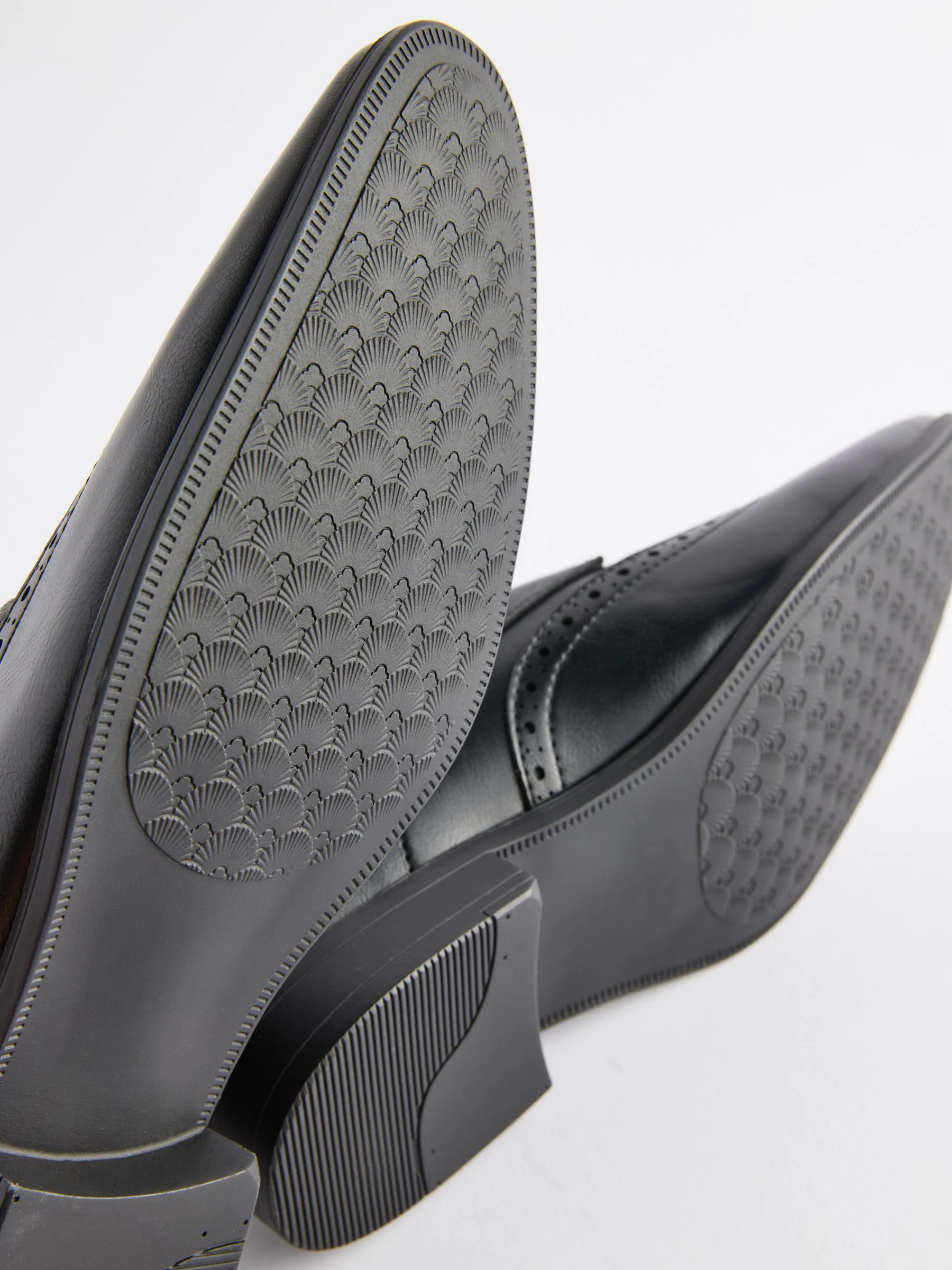 Zwart - Wijde pasvorm - Brogueschoenen