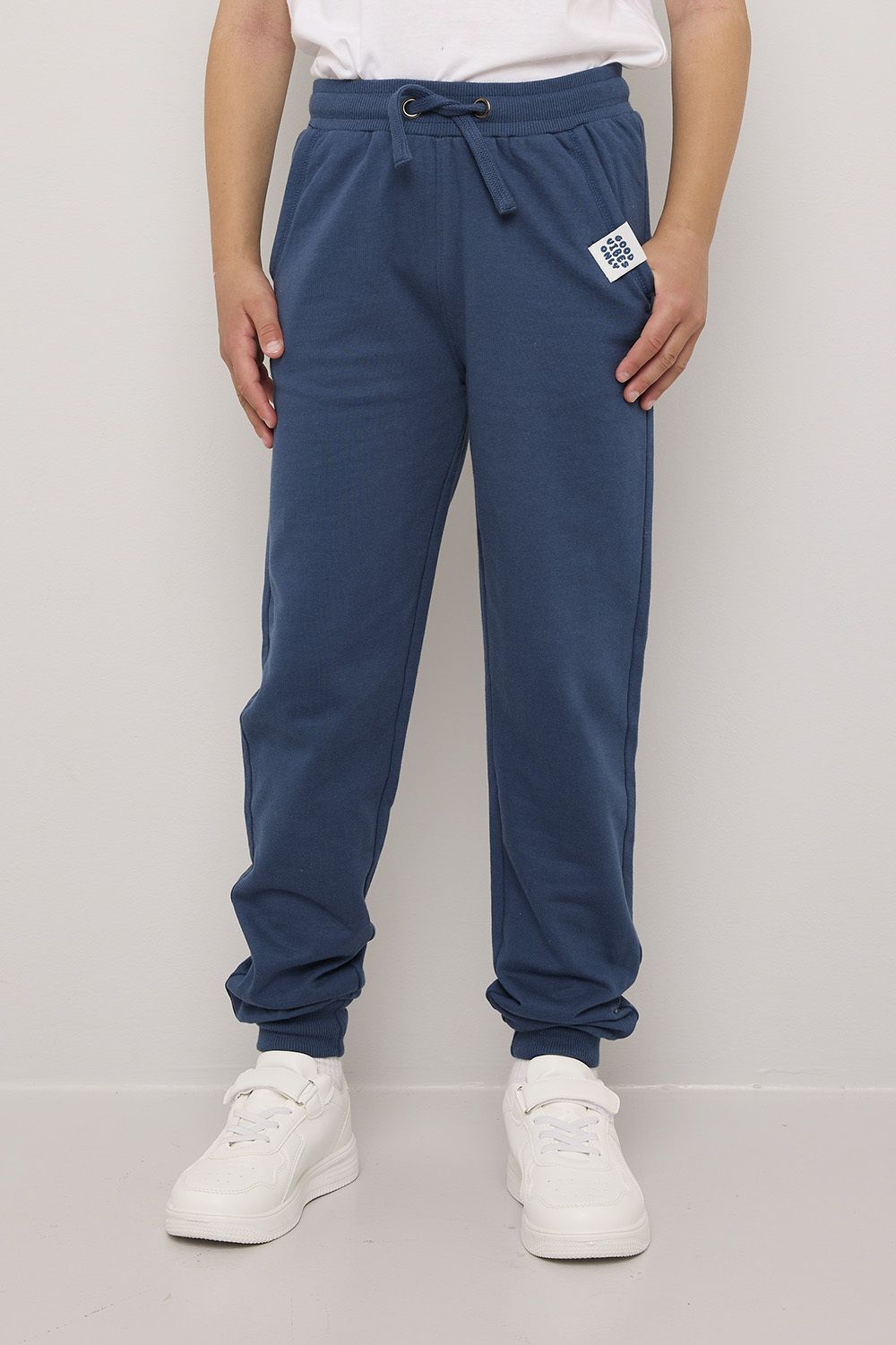 Joggebukse med lommer og knyttesnor