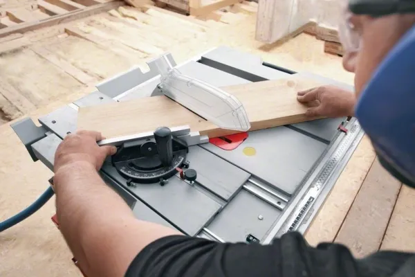 Bosch BORDRUNDSAV GTS 10 XC