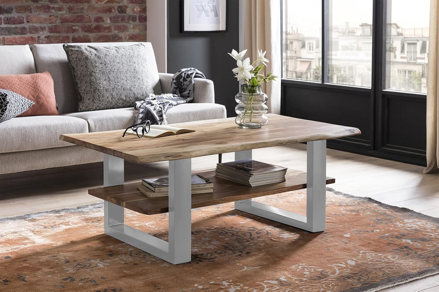 SAM Couchtisch 115x65 cm Patrick, Sofatisch mit Ablage, Akazienholz massiv + naturfarben + lackiert, Beistelltisch mit silbernem U-Metallgestell, echte Baumkante