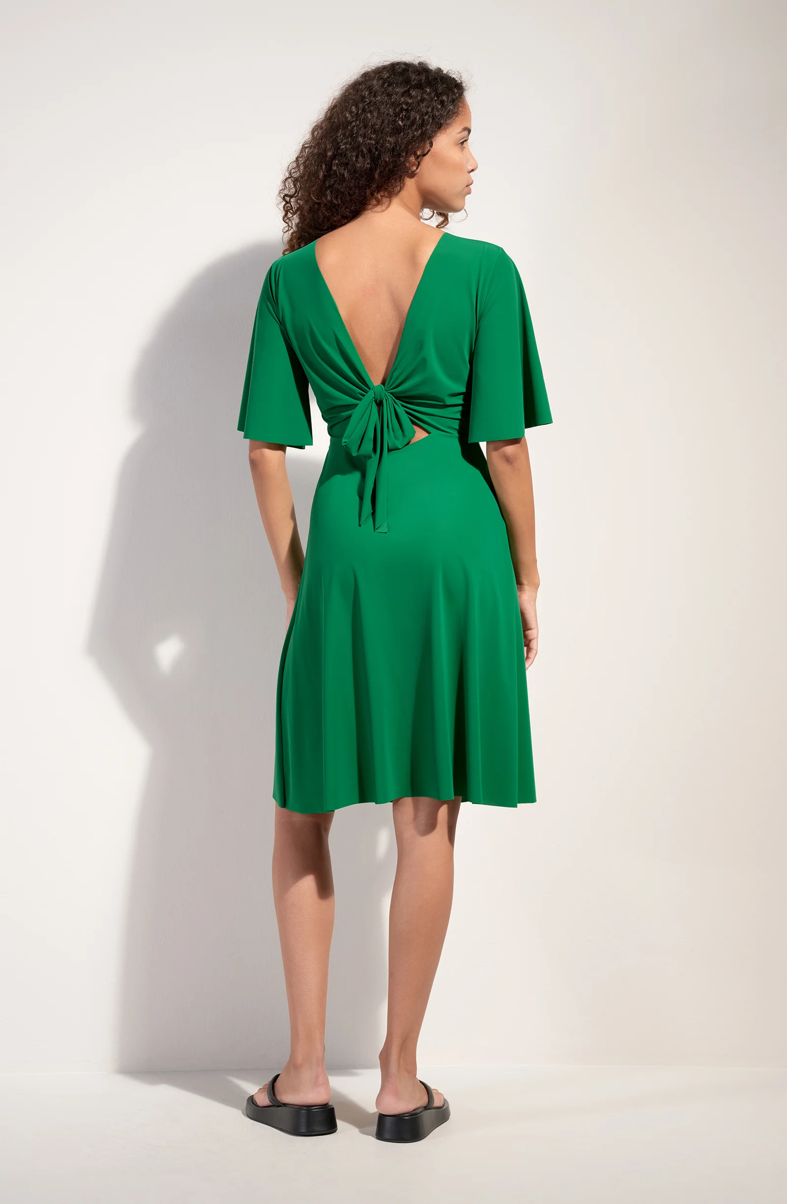 natt Robe courte en voile extensible manches papillons jade Jade