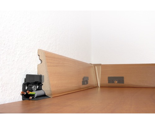 SKANDOR plintklem CH23 incl. schroeven en pluggen, verpakking van 30 stuks.