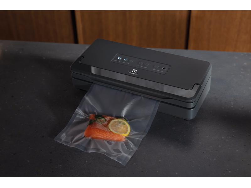 Electrolux Vakuumiergerät Explore E6 VS1-6AG Dunkelgrau Vakuumierer mit Schlauchverbindung und Beutelrolle