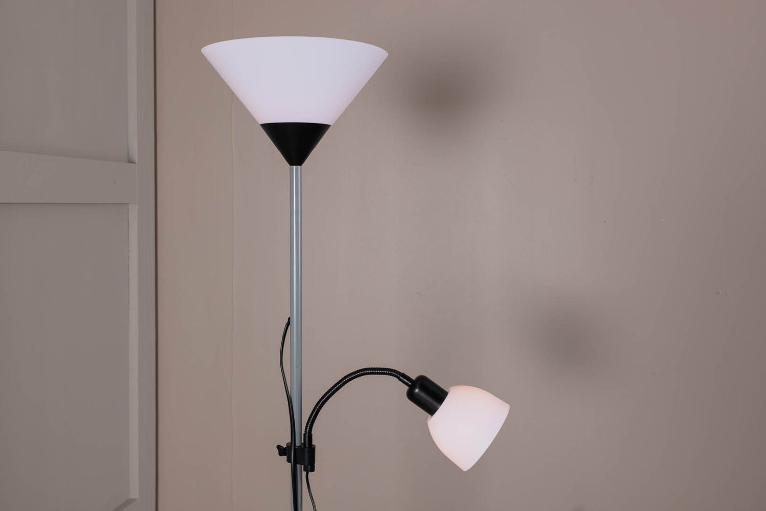 Bagasi Lighting Staande lamp 24,5x24,5x178cm Kunststof Zwart, Grijs, Wit. 25 x 25 x 178 cm