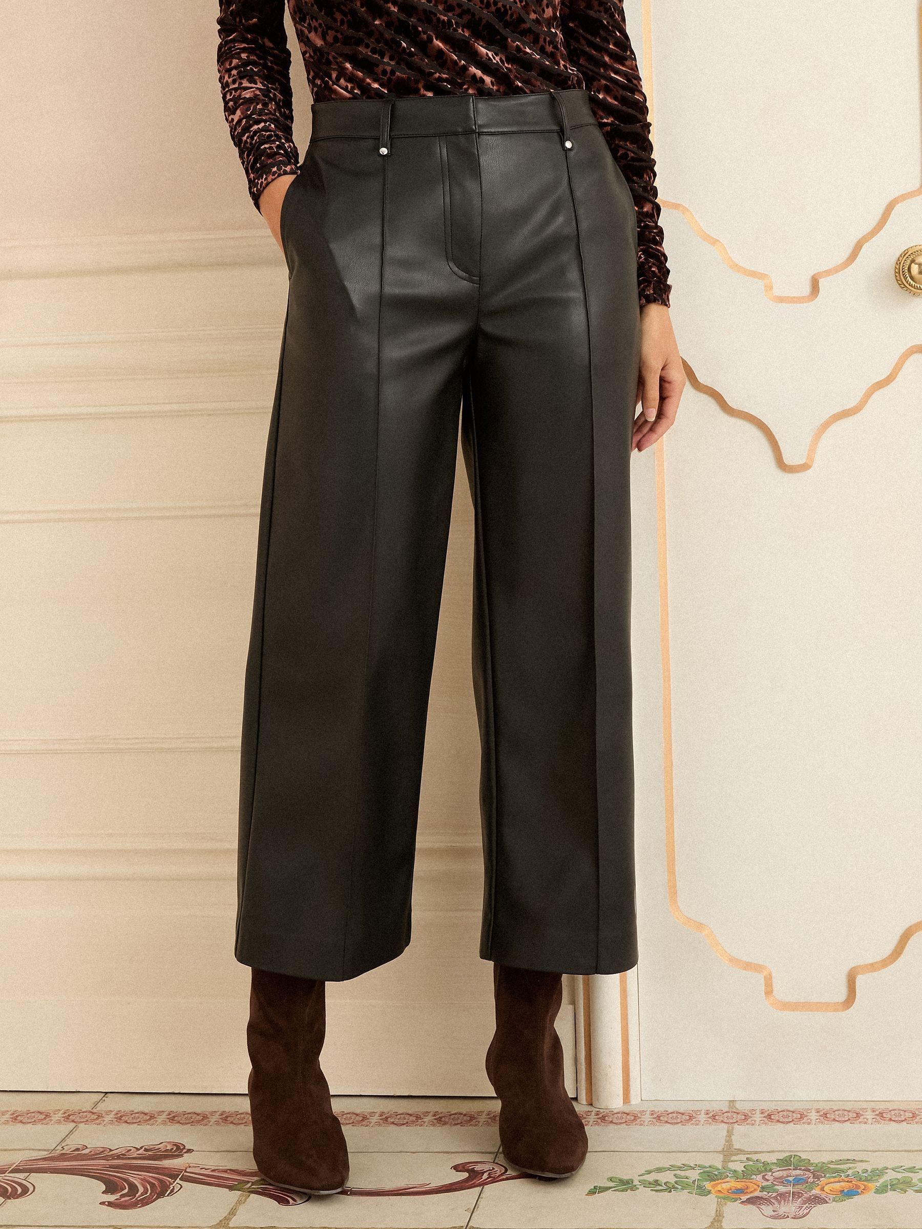 Zwart - Love & Roses Faux Leather Wide Crop Trousers