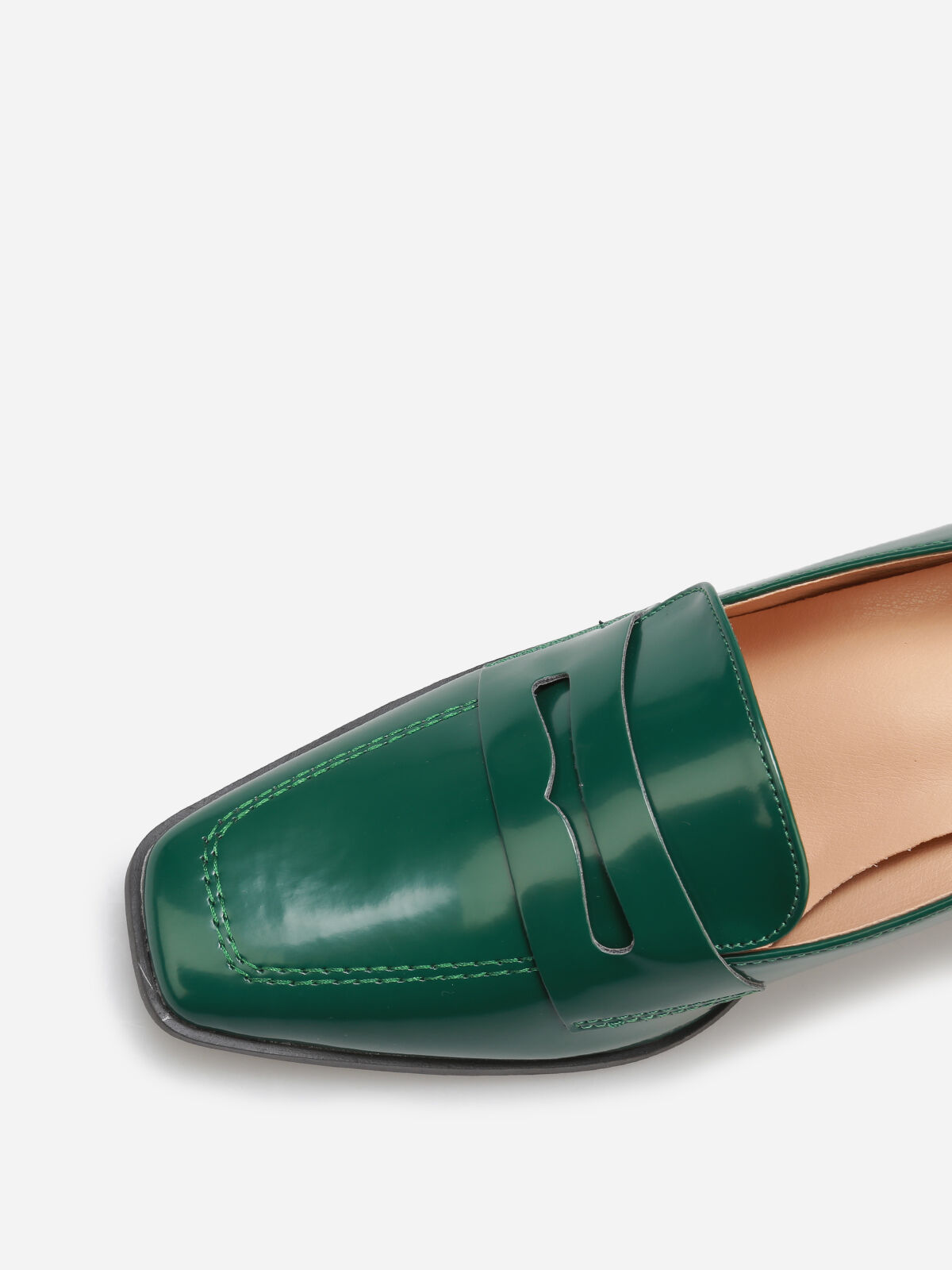 Mocassins vernis à talon et surpiqûres- Vert foncé