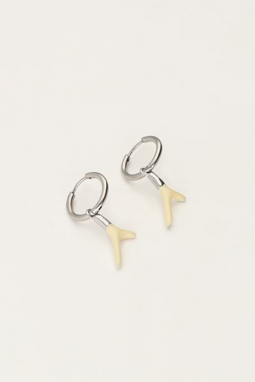 Ocean oorringen met beige koraal