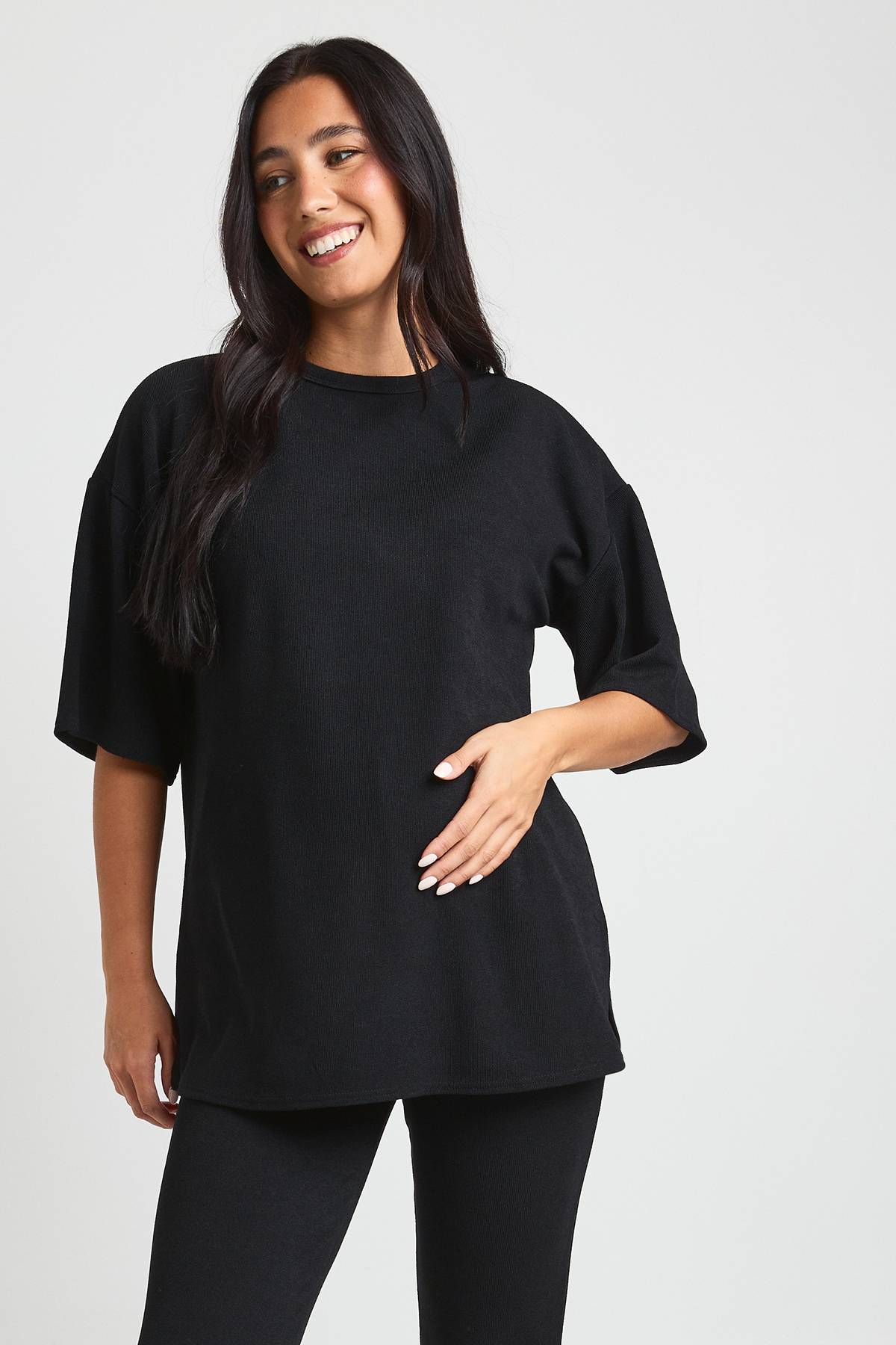 boohoo T-shirt oversize de maternité à fente latérale et pantalon évasé