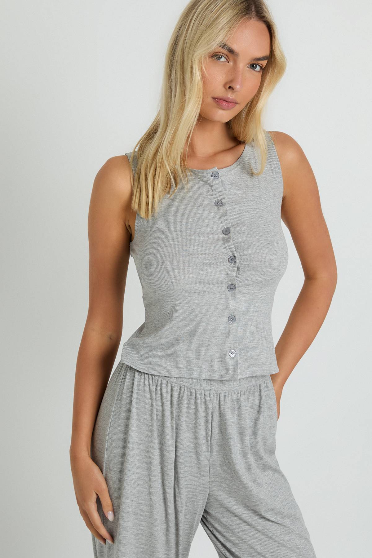 boohoo Ensemble pyjama avec haut à côtes douces à boutons traversants et pantalon à jambes larges