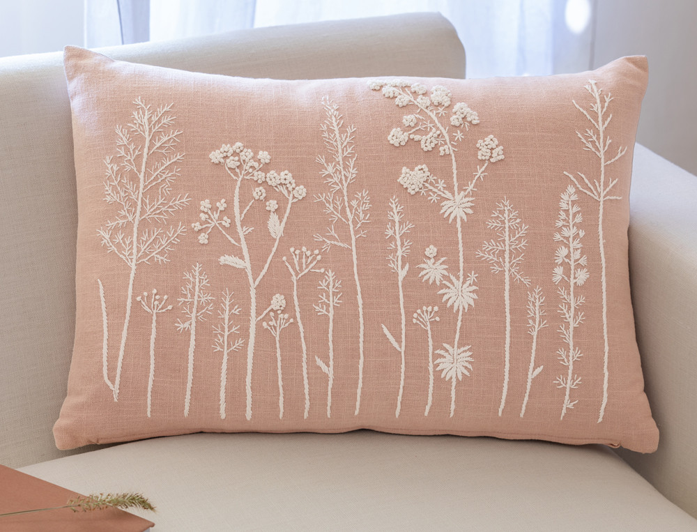 Coussin brodé-En campagne