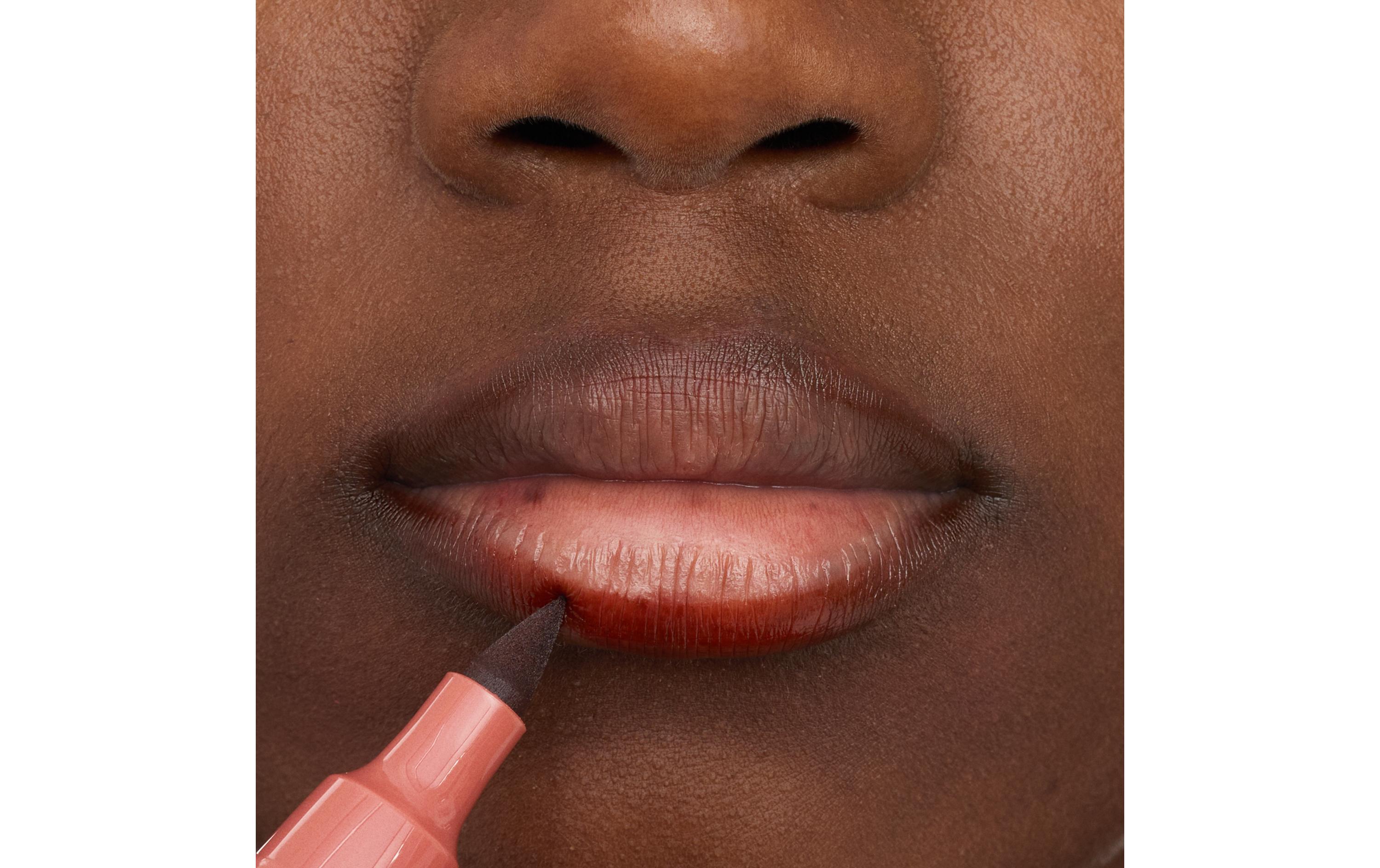 Lip Liner Line n' Stain! Tattoo 02 Must Have BrownLanganhaltender flüssiger Lipliner in einem warmen Braunton