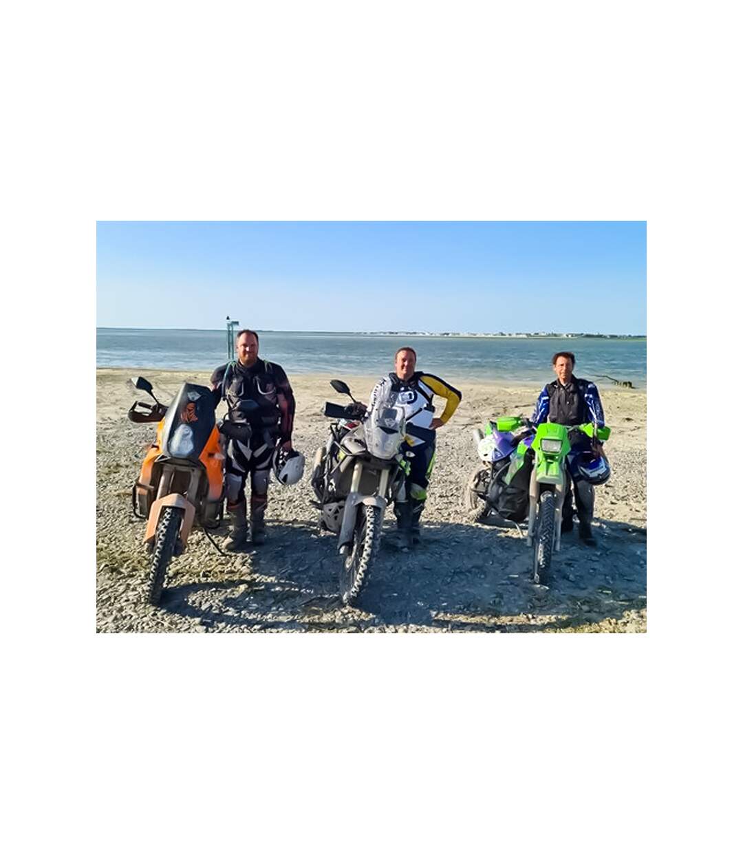 Journée de randonnée en moto avec équipement de pilote intégral et collations - SMARTBOX - Coffret Cadeau Sport & Aventure