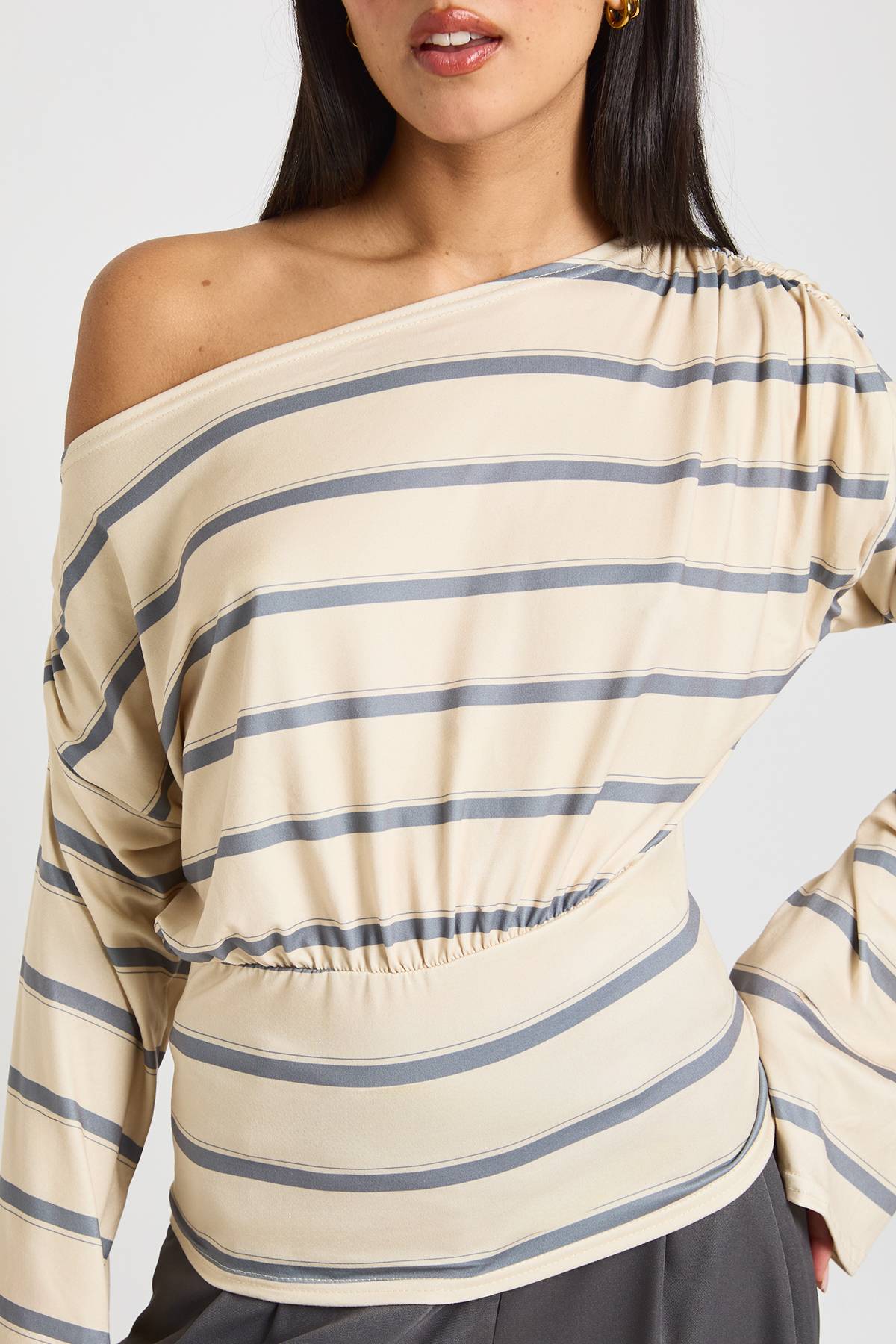 boohoo Haut à Rayures Taille Cintrée Épaules Dénudées