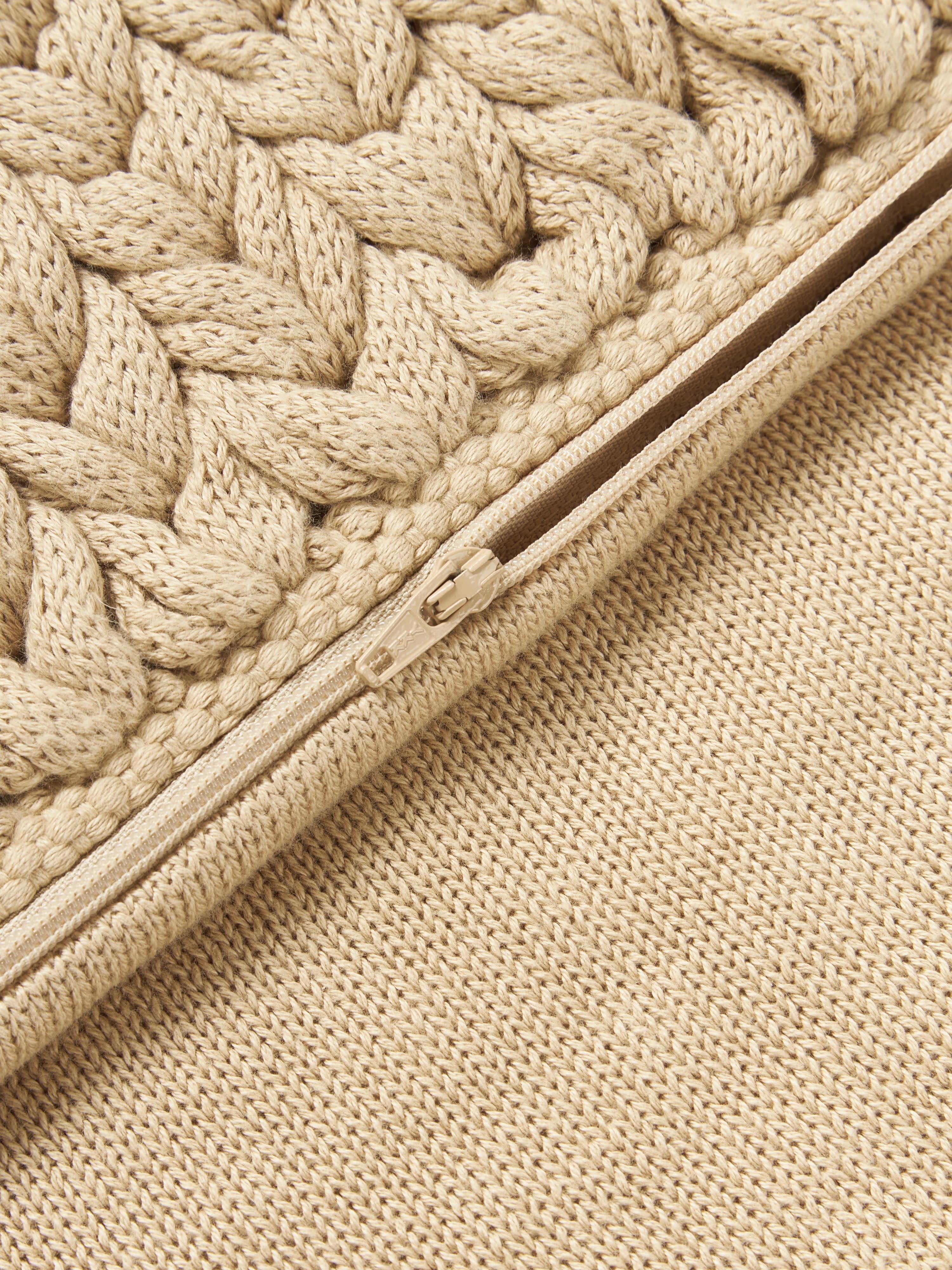 Handgemaakte grofgebreide kussenhoes Adyna lichtbeige 30x50