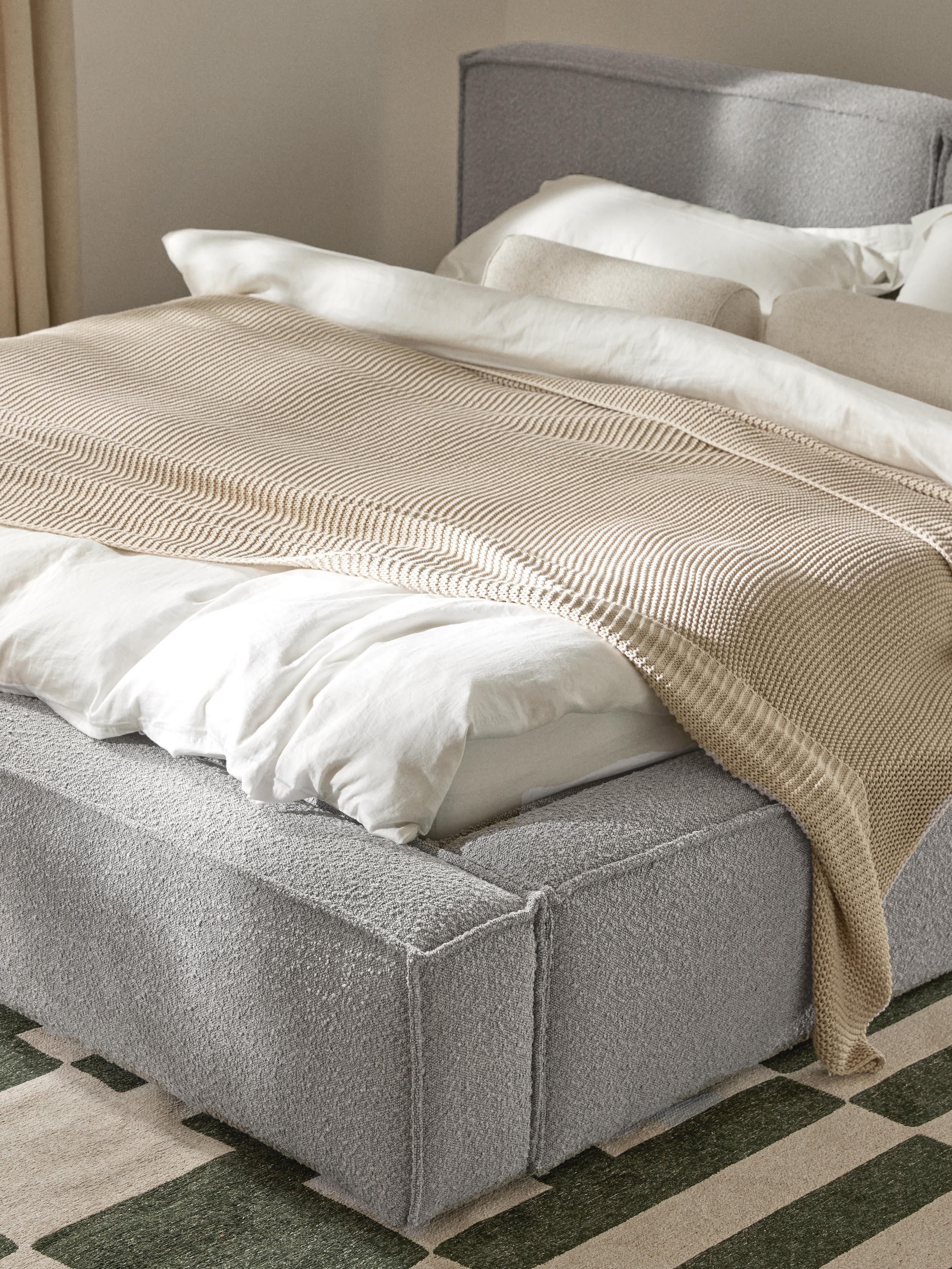 Bouclé gestoffeerd bed Lennon met opbergruimte