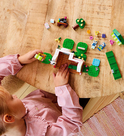 LEGO® Animal Crossing - Die Schneiderei der Schneiderschwestern