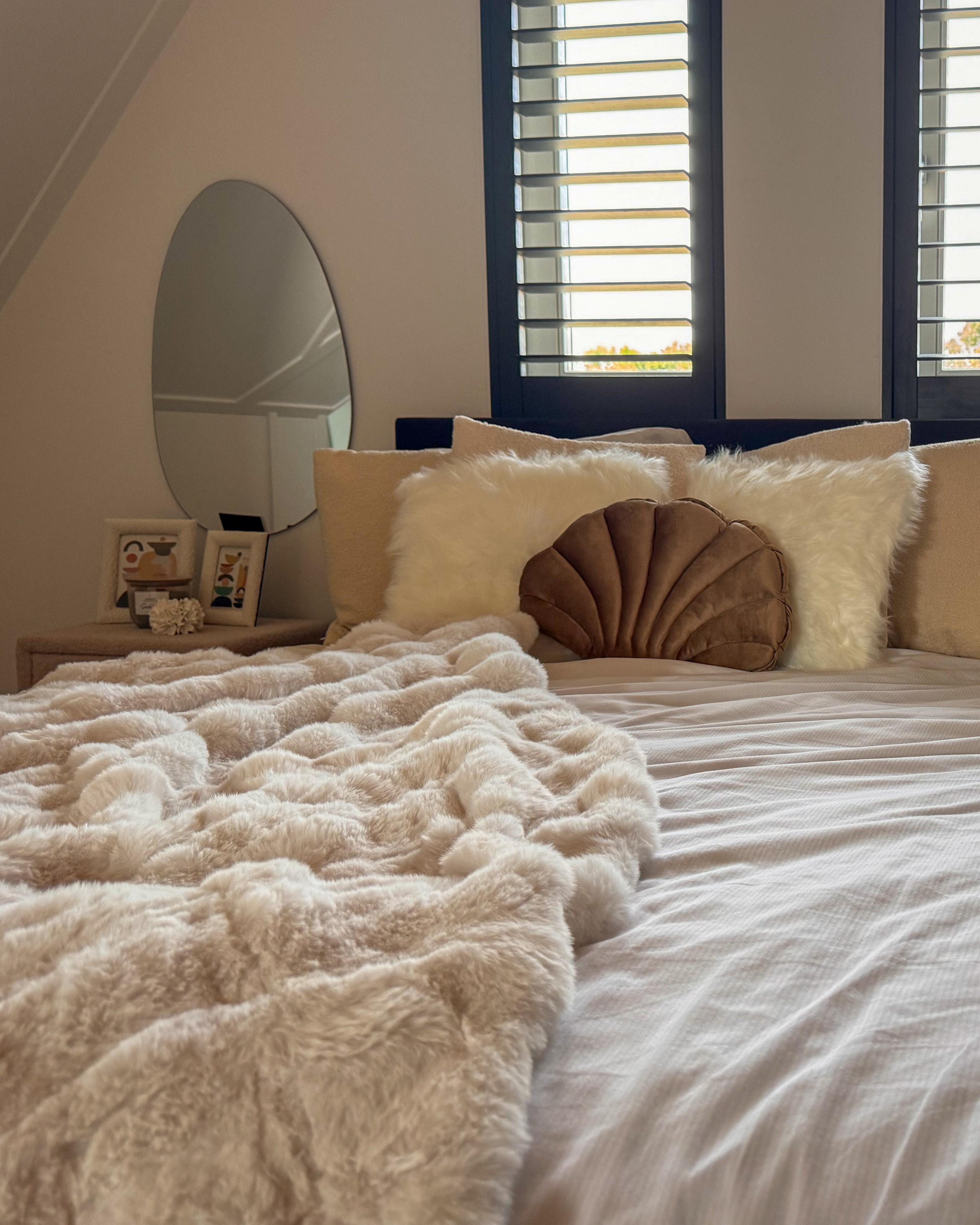Sierkussen CONSOLIDA Fluweel 47 x 35 cm Zandbeige effen