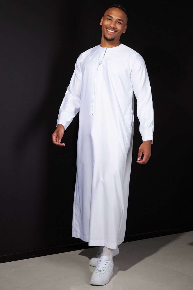 Qamis satiné blanc à pompoms