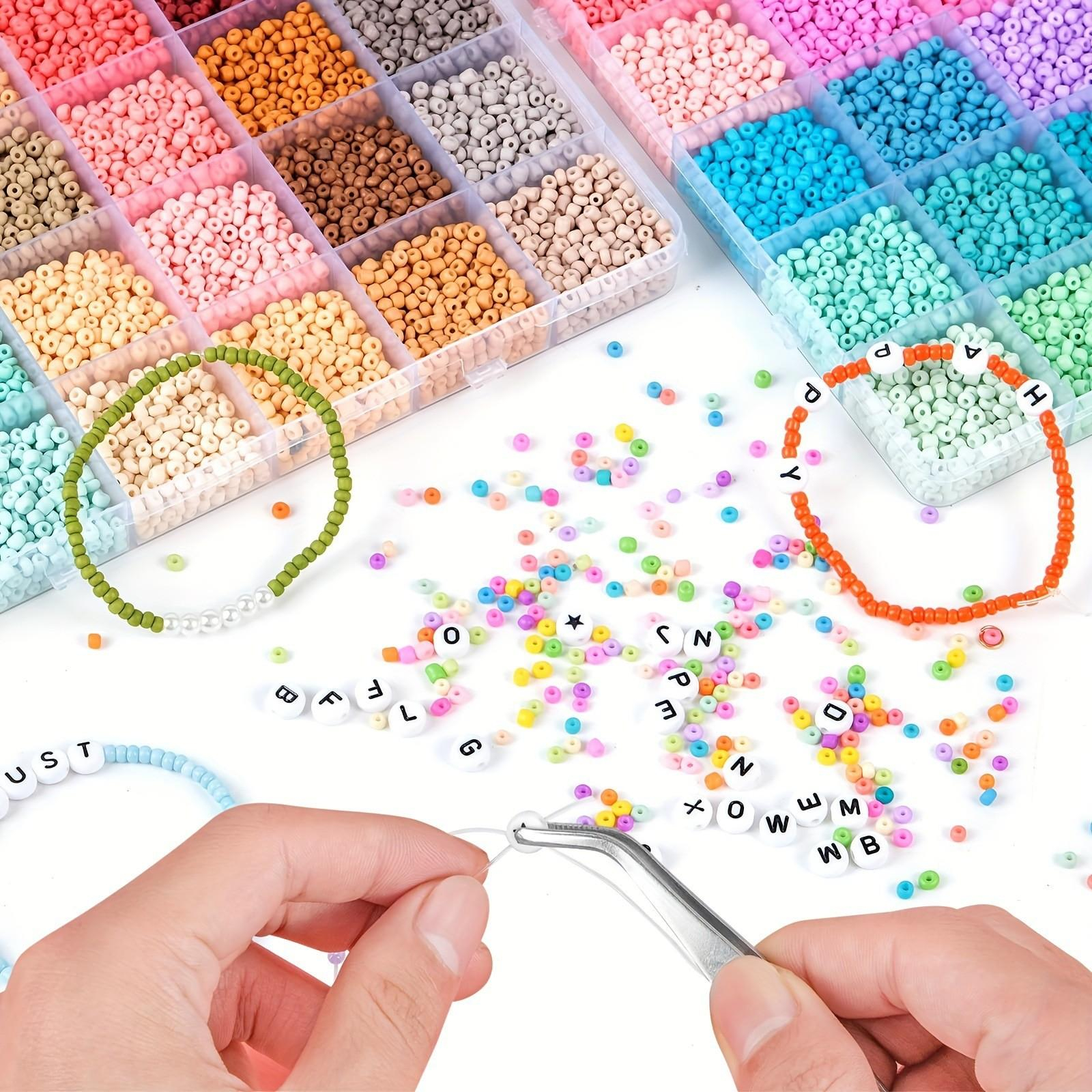 (8000-tlg. Set) Runde Mini Perlen DIY Bastel Schmuck Buchstaben / Muscheln Zwischenperle inkl. Nylonband für Armband / Kette - Bunt
